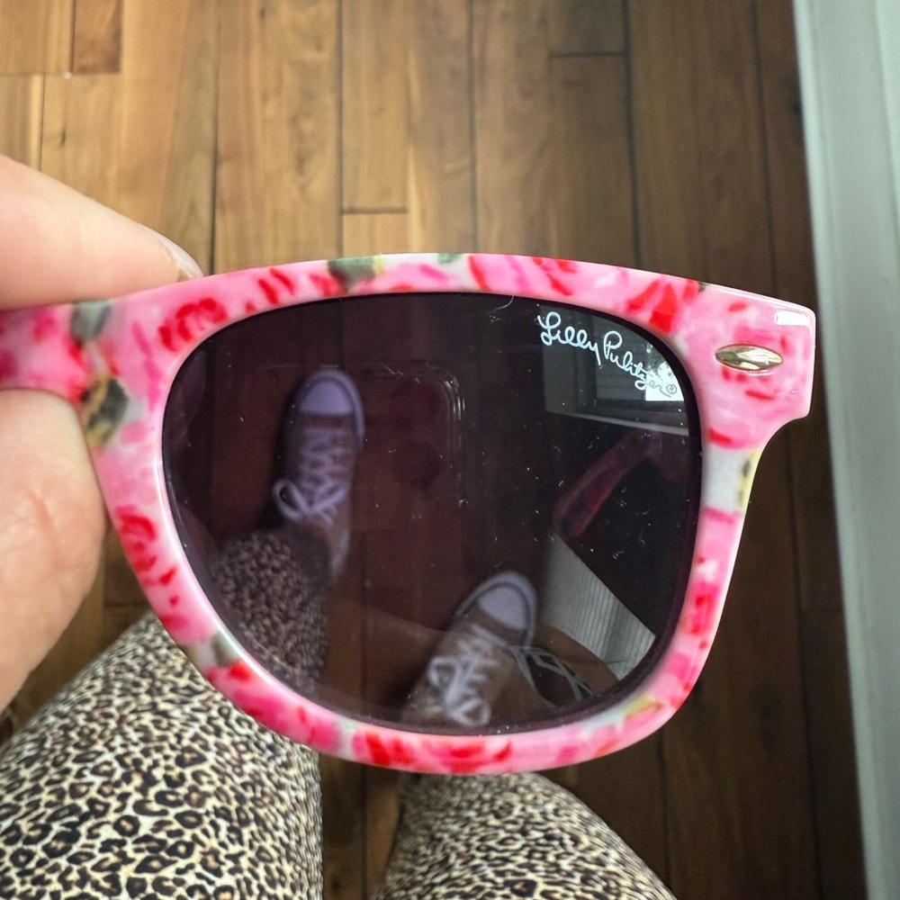Lilly Pulitzer Hotty Pink FIRST IMPRESSION MADELINE SUNGLASSES - Picture 10 of 11